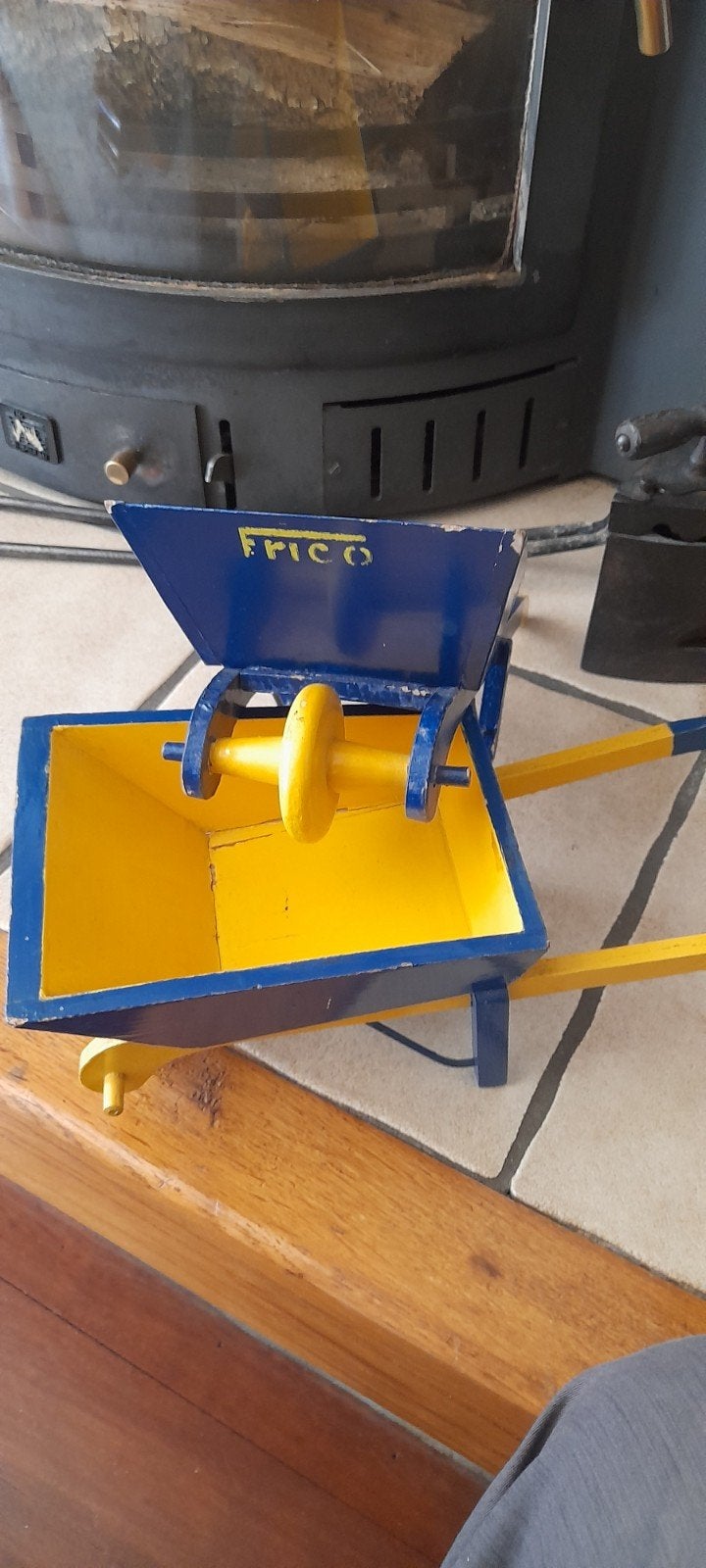 2x 70 jaar oude houten FRICO miniatuur kruiwagens, Ophalen of Verzenden, Gebruikt