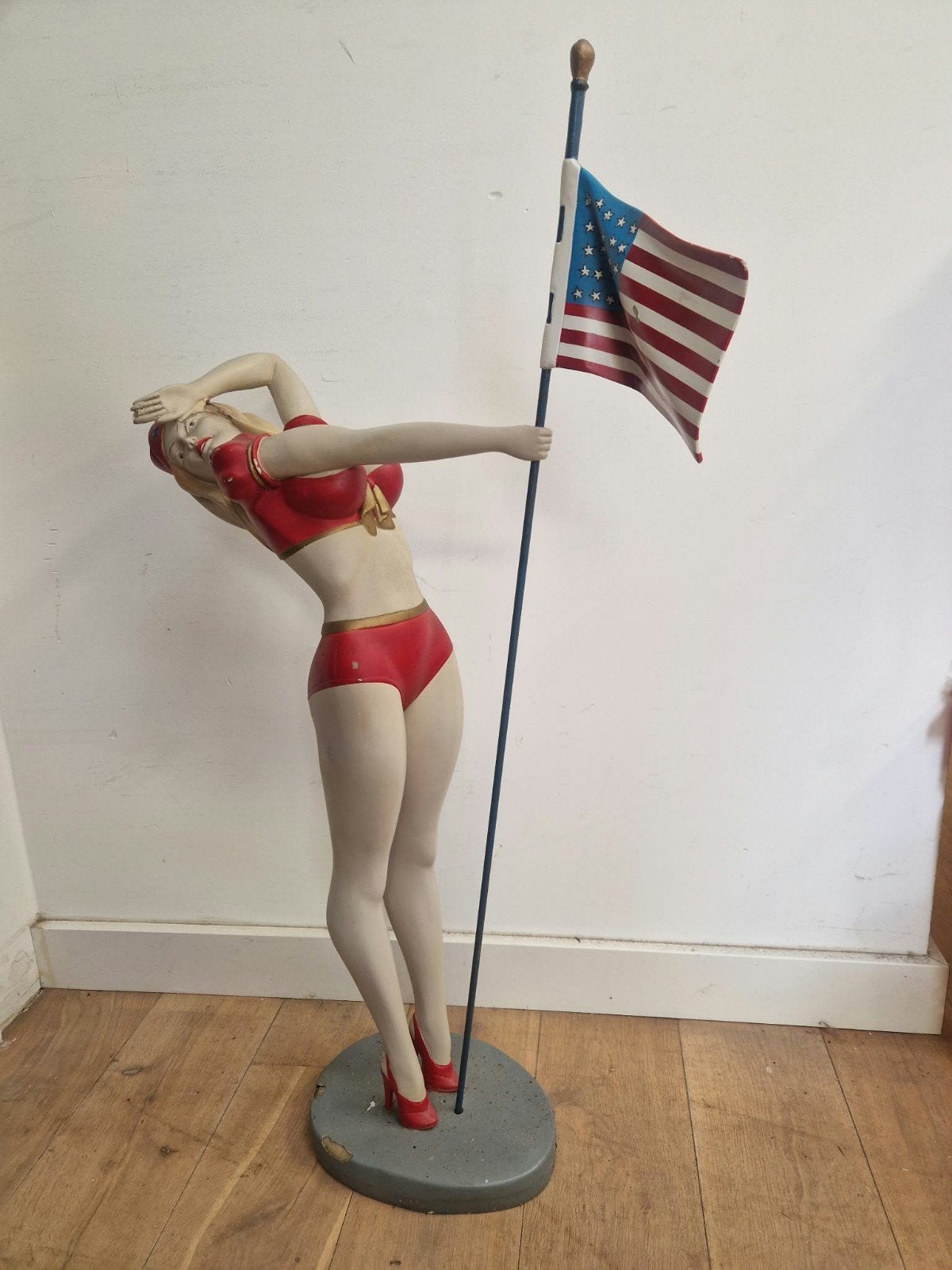 Grote Pin-up Girl met Amerikaanse Vlag Beeld, Ophalen, 1 meter - 2 meter, Beeld, Composieten