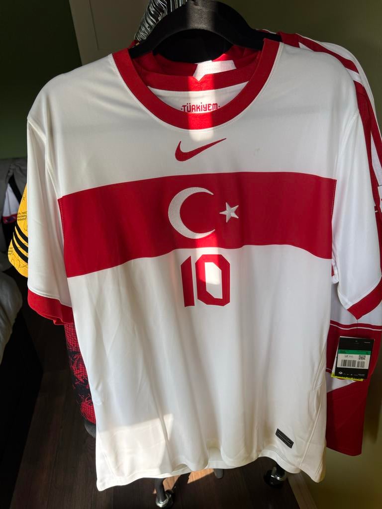 Turkije thuisshirt 2020/2021 Çalhanoğlu 10 maat XL nieuw, Verzamelen, Sportartikelen en Voetbal, Ophalen of Verzenden, Nieuw, Shirt