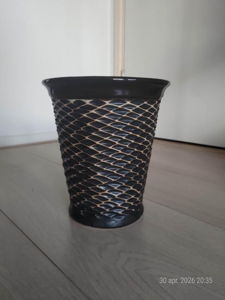 Middenmaat zwarte plantenpot vaas, Gebruikt, Zwart, Aardewerk of Porselein, Ophalen of Verzenden