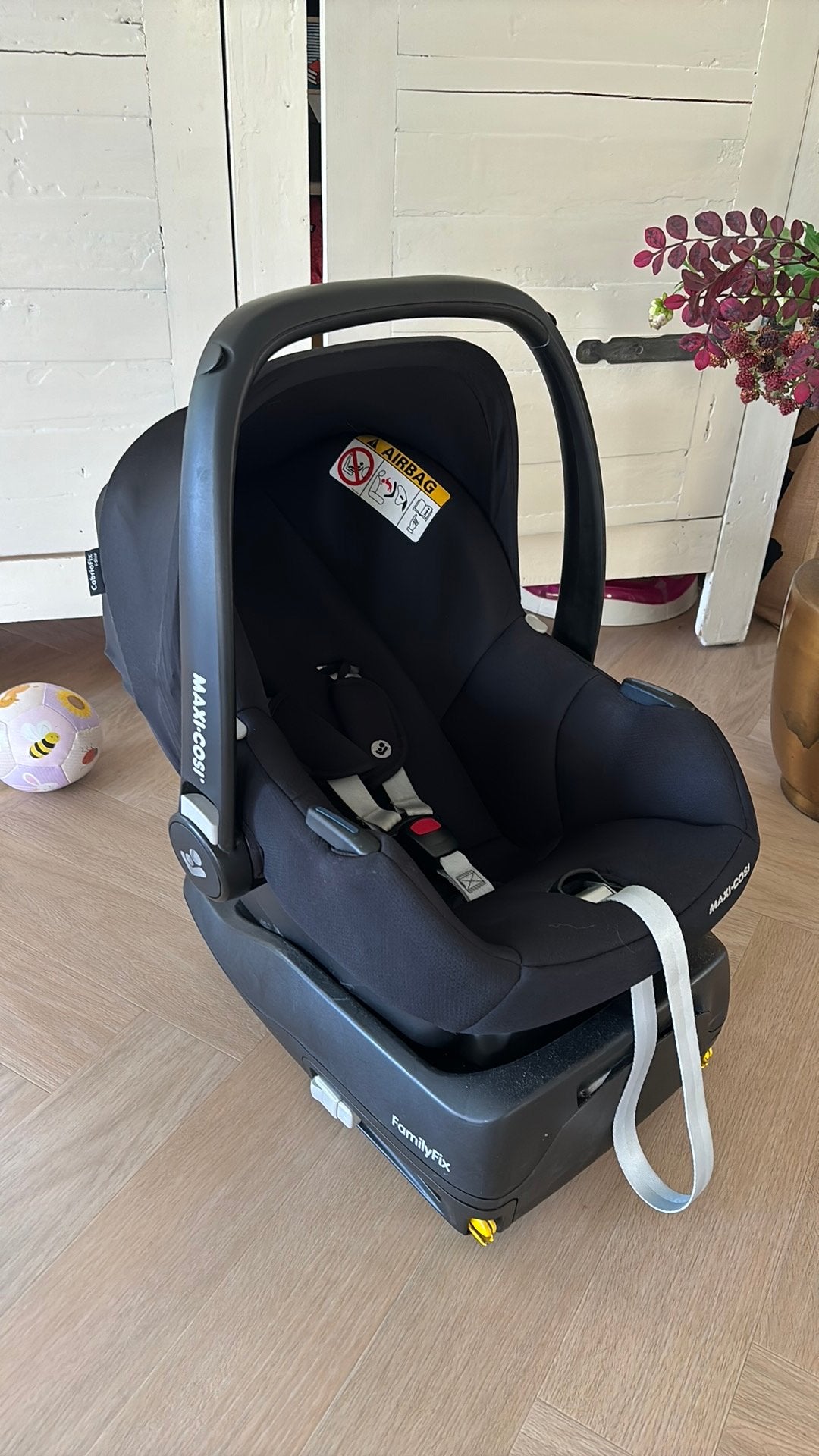 Maxi cosy met base, 0 t/m 10 kg, Autogordel of Isofix, Ophalen of Verzenden, Zo goed als nieuw