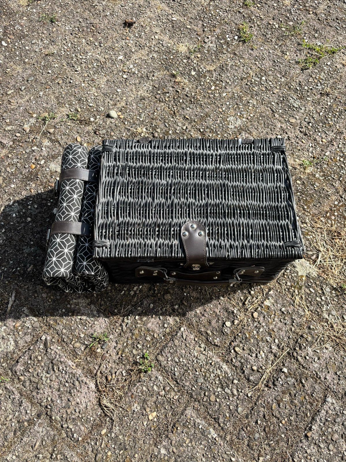 Nieuwe picknickmand compleet gevuld met servies en deken, Ophalen, Nieuw