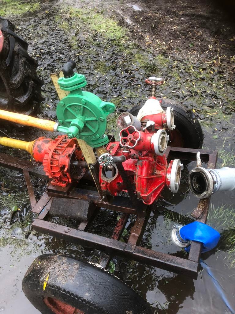 Oude brandweer waterpomp op aftakas met aanzuigslang, Ophalen of Verzenden, Gebruikt, Overige typen, Minder dan 1400 rpm