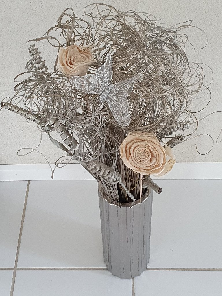Vaas zilverkleurig boomstam reliëf _ Vazen met gratis deco, Huis en Inrichting, Woonaccessoires | Vazen, Ophalen of Verzenden
