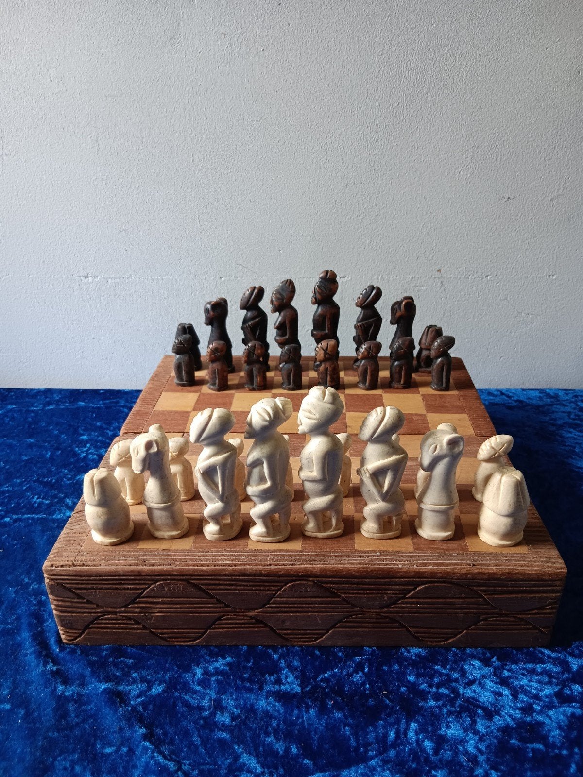 Afrikaans schaakspel met houten bord en stenen stukken, Een of twee spelers, Ophalen of Verzenden, Gebruikt