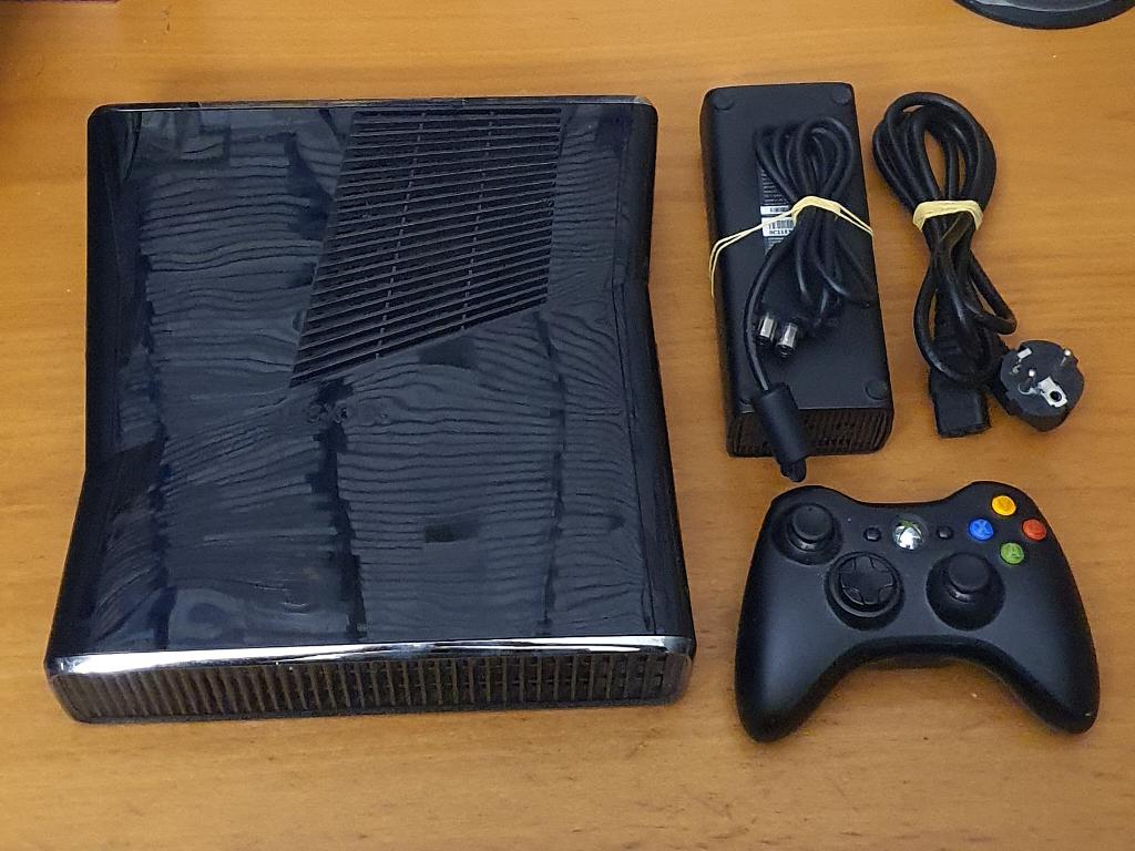 Xbox 360 SLIM 250GB met Controller & Stroomkabel, Spelcomputers en Games, Spelcomputers | Xbox 360, Ophalen of Verzenden, Met 1 controller