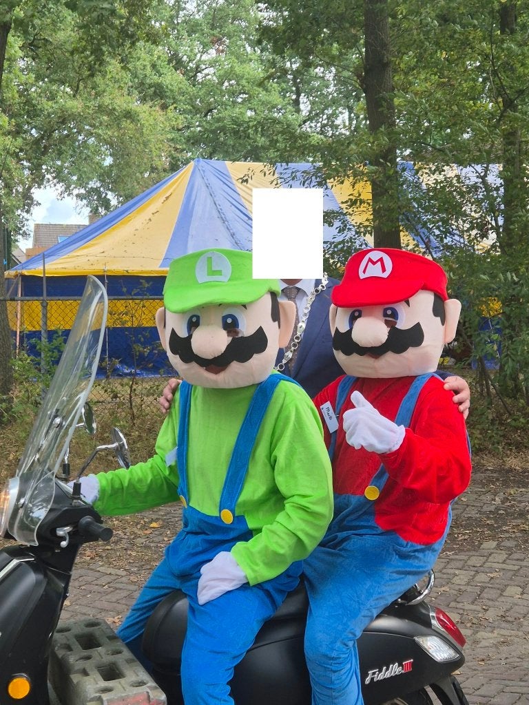 Mario Bros & Luigi kostuum/mascotte, Ophalen of Verzenden, Gebruikt, Toneelattributen of Onderdelen