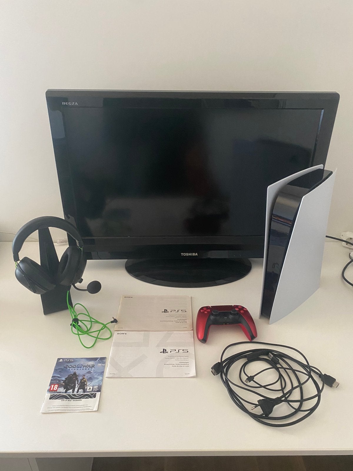 PS5 Digital 1TB + beeldscherm + headset + God of War game, Ophalen, Zo goed als nieuw, Playstation 5 Digital