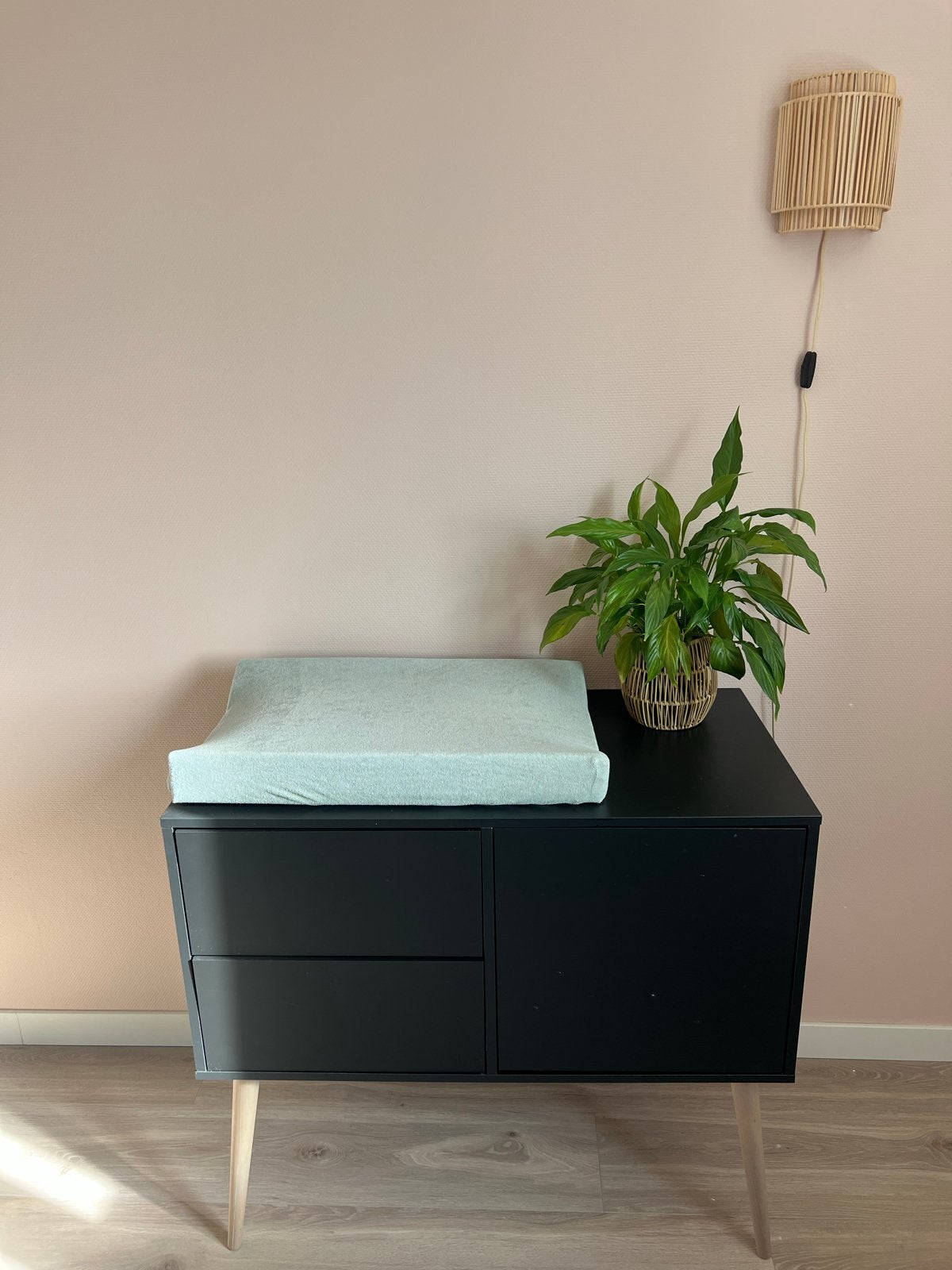 Zwarte commode met lades en kastje - Evy Europe Baby, Ophalen, 50 tot 70 cm, Voetruimte, 100 cm of meer