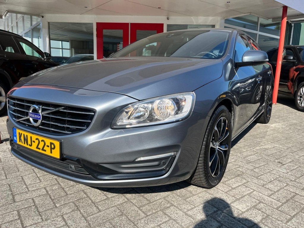 Volvo V60 2.0 T3 153PK 2018  Dealeronderhouden  Volledig led, Auto's, Volvo, USB, Gebruikt, Euro 6, 4 cilinders