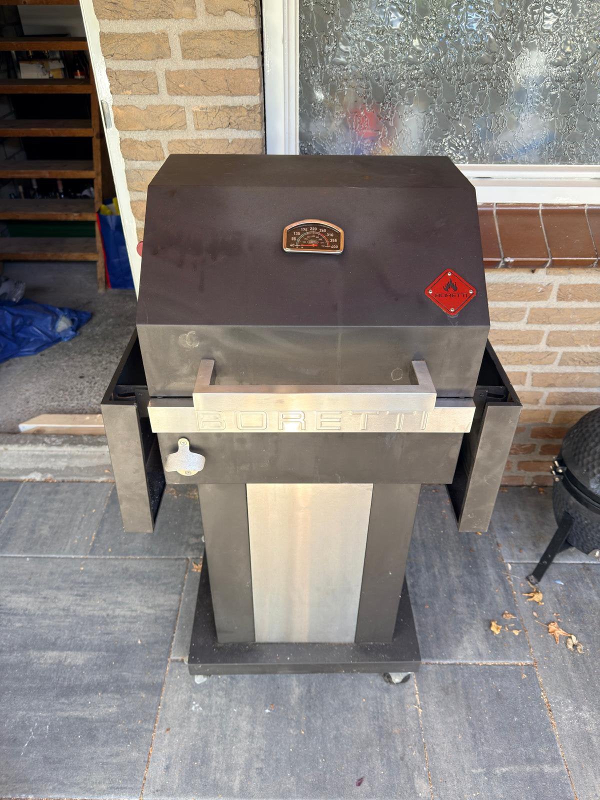 Boretti houtskool barbecue, Ophalen, Gebruikt