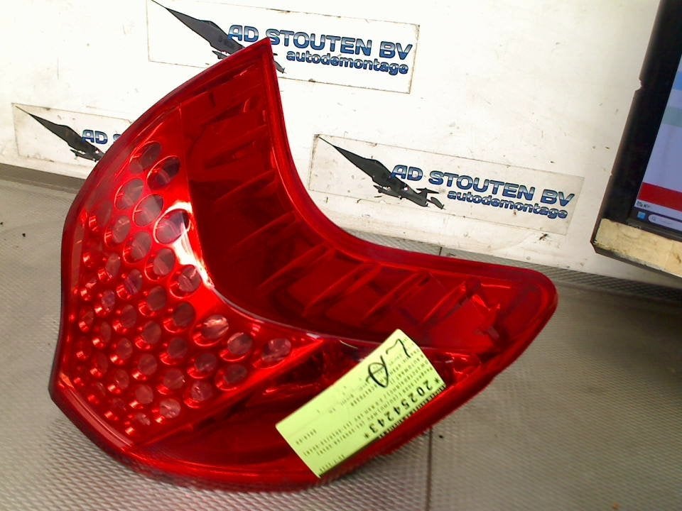 Achterlicht Links BUITEN Peugeot 3008 I (0U/HU) 9683460880, Kontakt-peugeot@peugeot.com, Gebruikt, Peugeot Deutschland GmbH, Bahnhofsplatz, Rüsselsheim 65423, , Duitsland