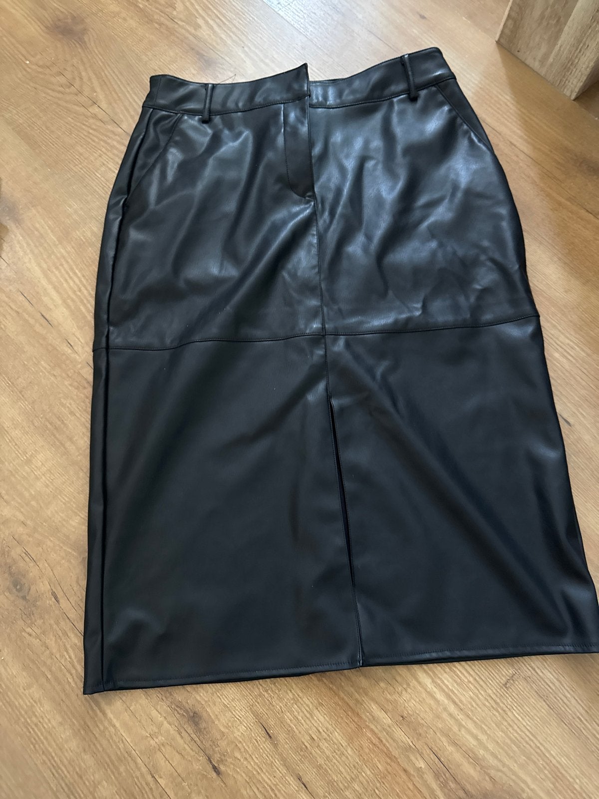 Zwarte imitatie leren rok met split, Maat 38/40 (M), Zwart, Ophalen of Verzenden, Zo goed als nieuw