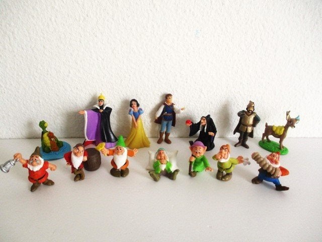 disney sneeuwwitje en de 7 dwergen lees beschrijving, Ophalen of Verzenden, Sneeuwwitje of Doornroosje, Zo goed als nieuw, Beeldje of Figuurtje