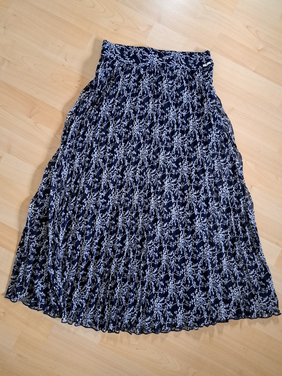 Silvercreek rok maat XS met rits aan de zijkant,
86 cm lang, Ophalen of Verzenden, Zo goed als nieuw, Maat 34 (XS) of kleiner