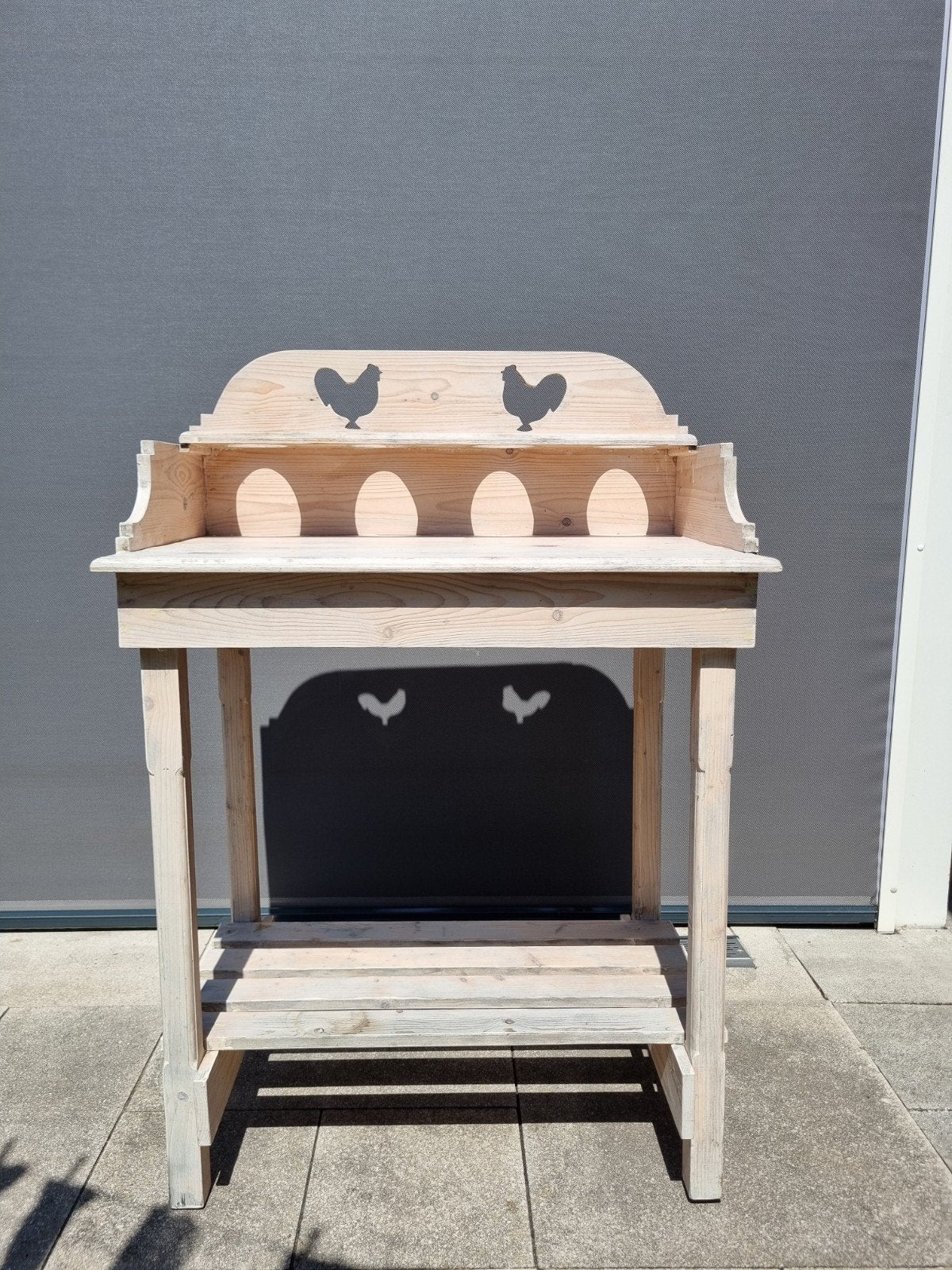 Decoratieve houten op pot tafel met kippen, Ophalen, Gebruikt