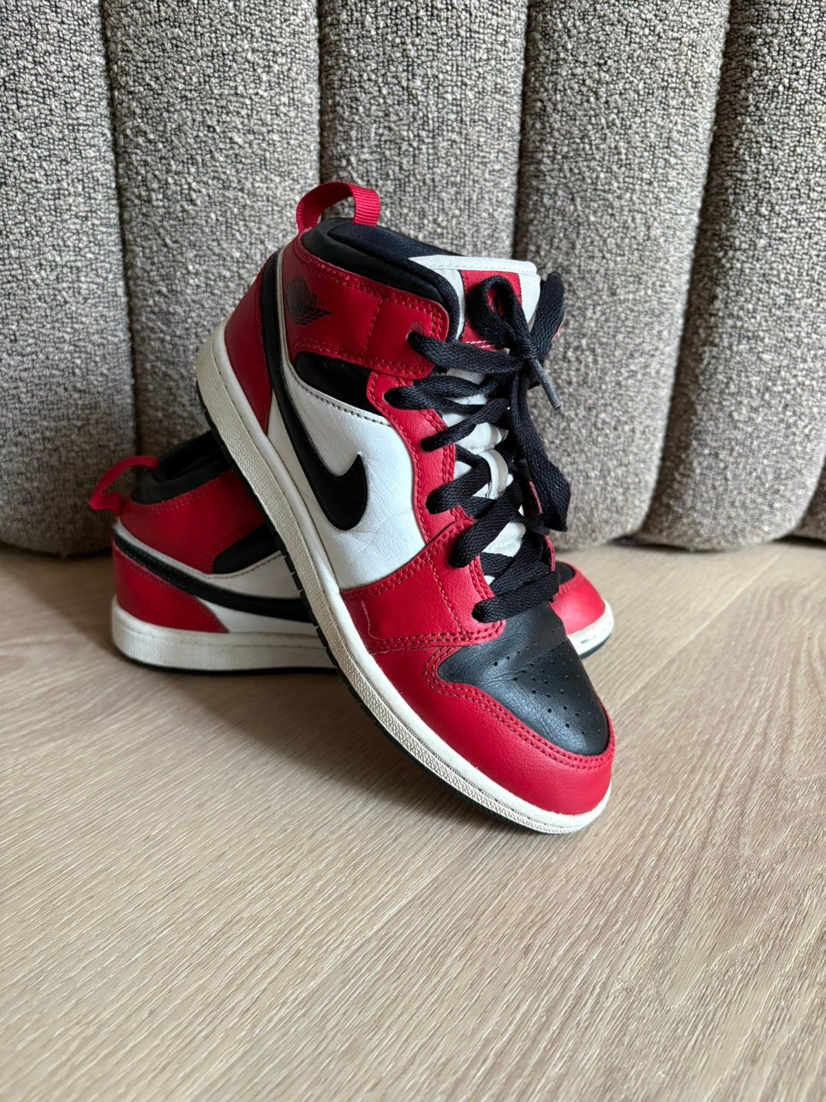 Nike air jordan rood zwart wit maat 34, Kinderen en Baby's, Gebruikt, Jongen of Meisje, Schoenen, Ophalen of Verzenden