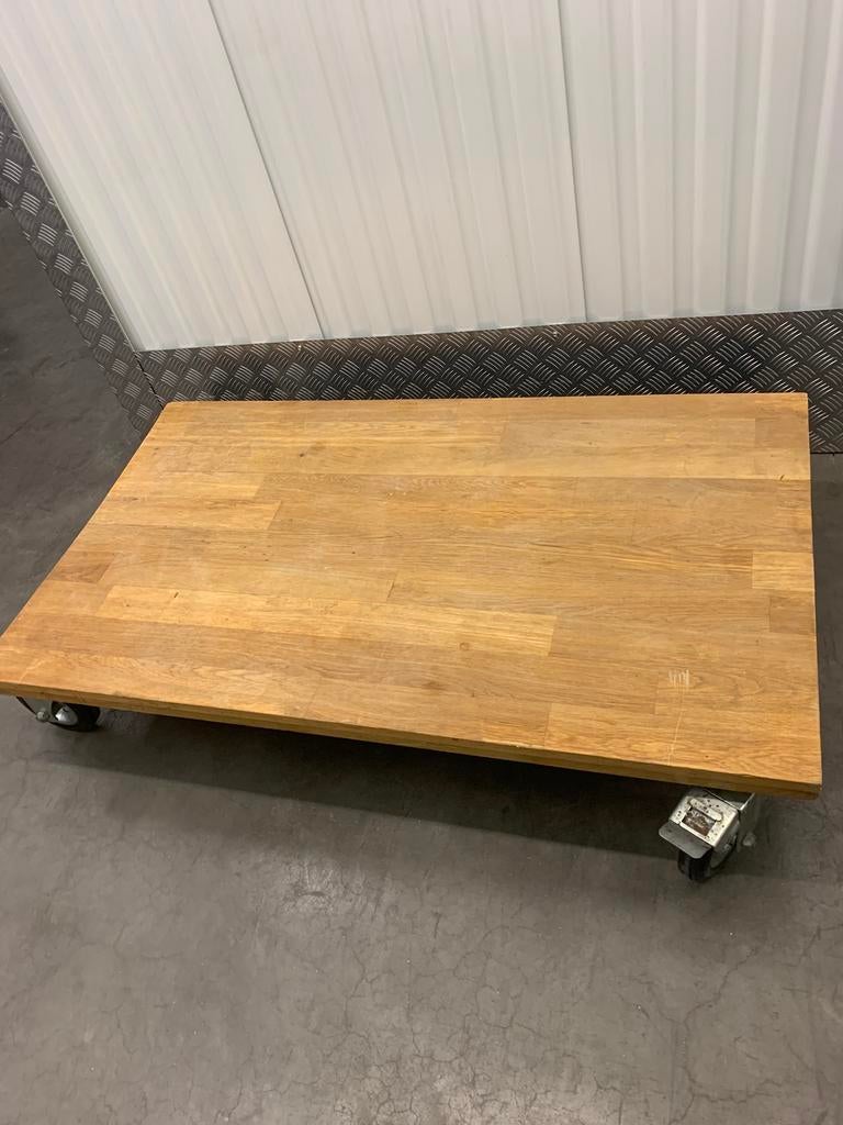 Eiken salon  tafel op wielen, 100 tot 150 cm, Zo goed als nieuw, Minder dan 50 cm, Rechthoekig