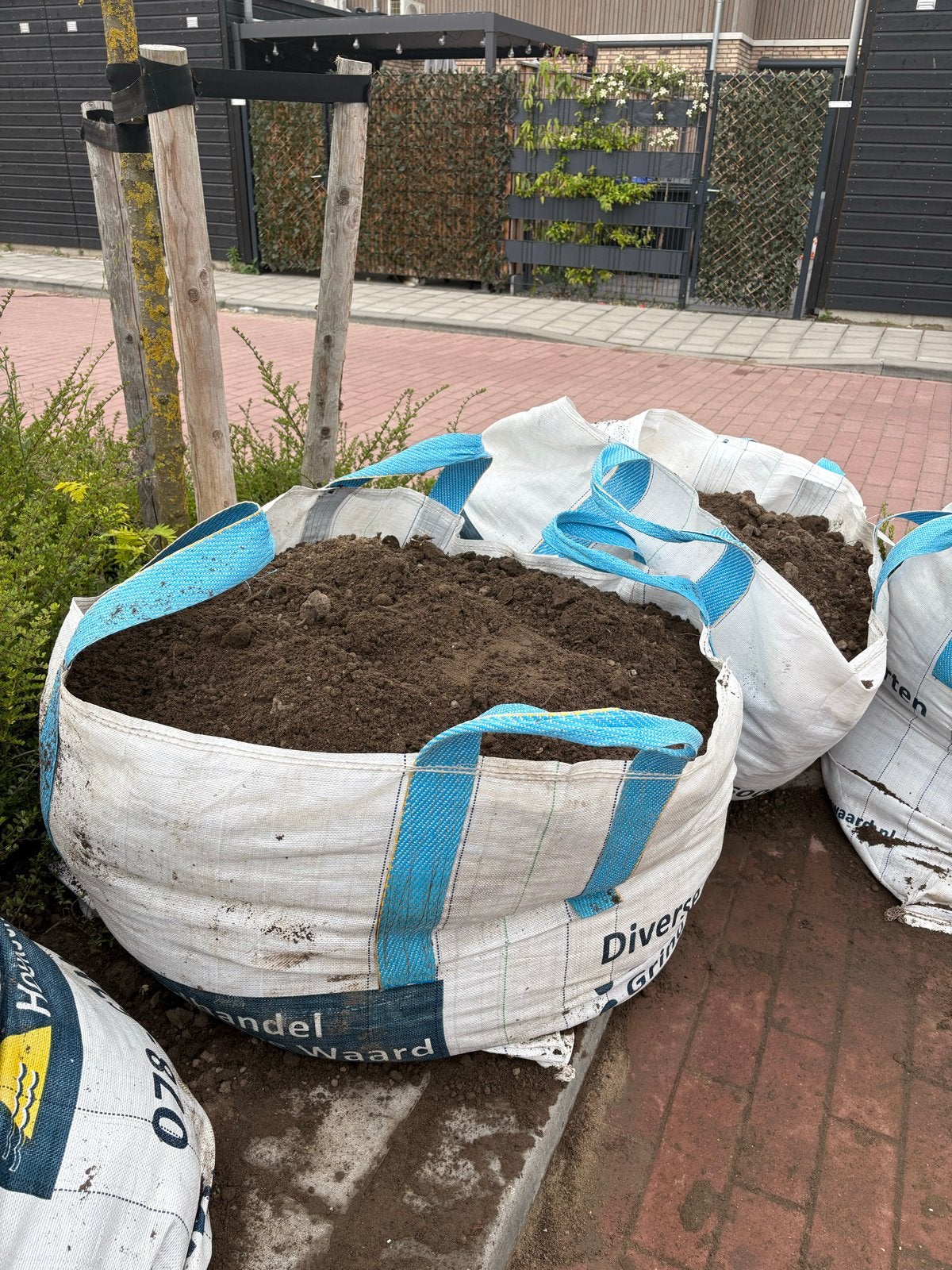 Big bags met tuinaarde - Gratis, Ophalen, Tuinaarde