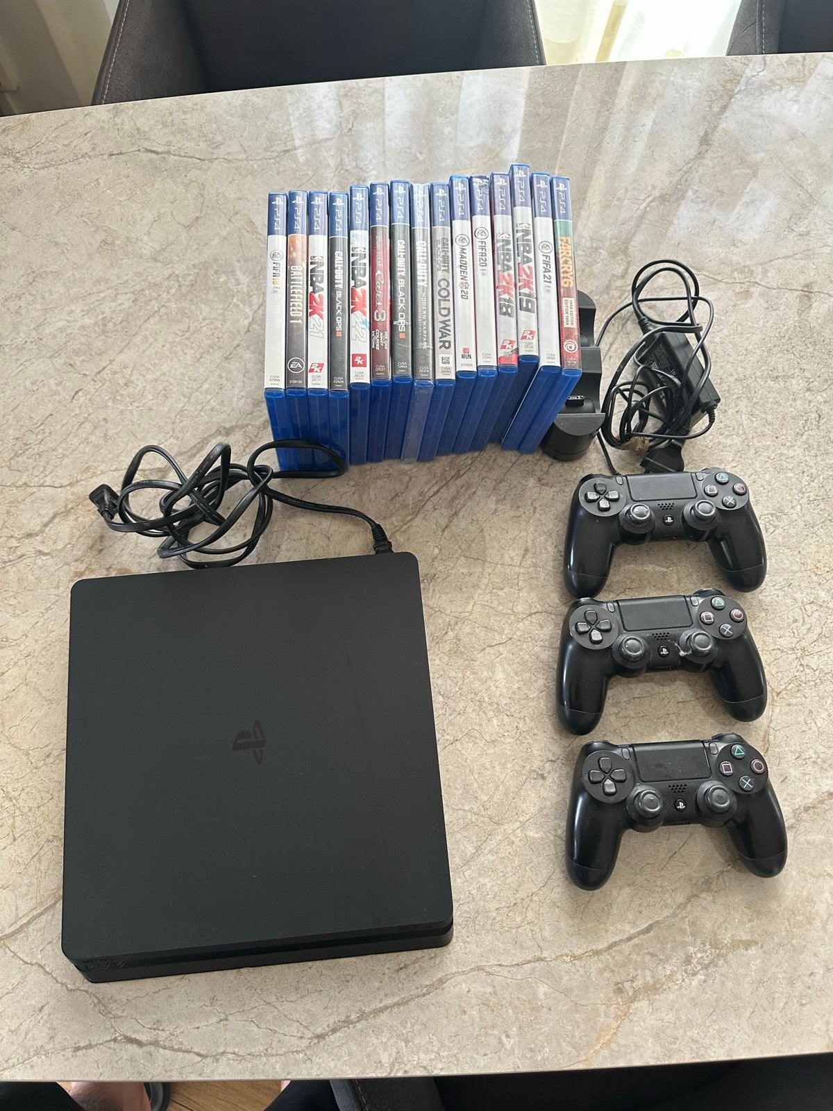 PlayStation 4 Slim met 3 controllers en 15 games, Ophalen, Zo goed als nieuw, Met 3 controllers of meer, Slim