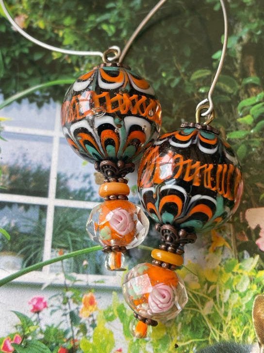 Handgemaakte glazen oorbellen met bloemmotief, Sieraden, Tassen en Uiterlijk, Oorbellen, Hangers, Nieuw, Oranje, Ophalen of Verzenden