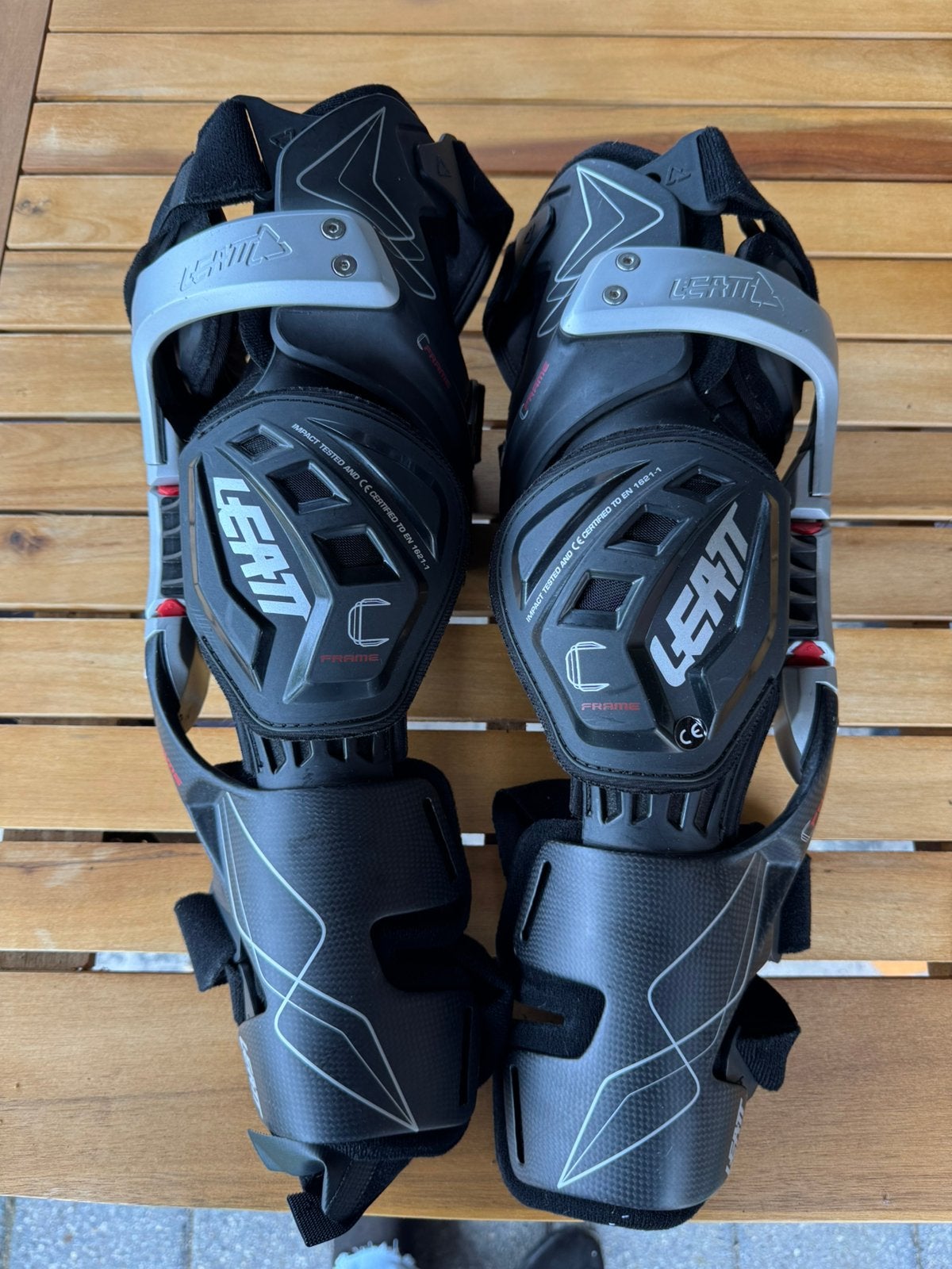 Leatt knie braces c frame carbon, Ophalen of Verzenden