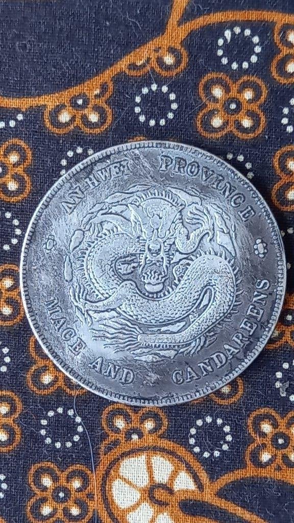 Mooie oude Mace en Candareens munt uit China met draak., Zilver, China, Ophalen of Verzenden, Brons