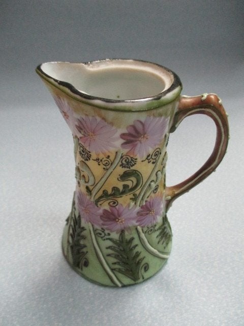 Art Nouveau kannetje, porselein, met relief bloemen, Ophalen of Verzenden