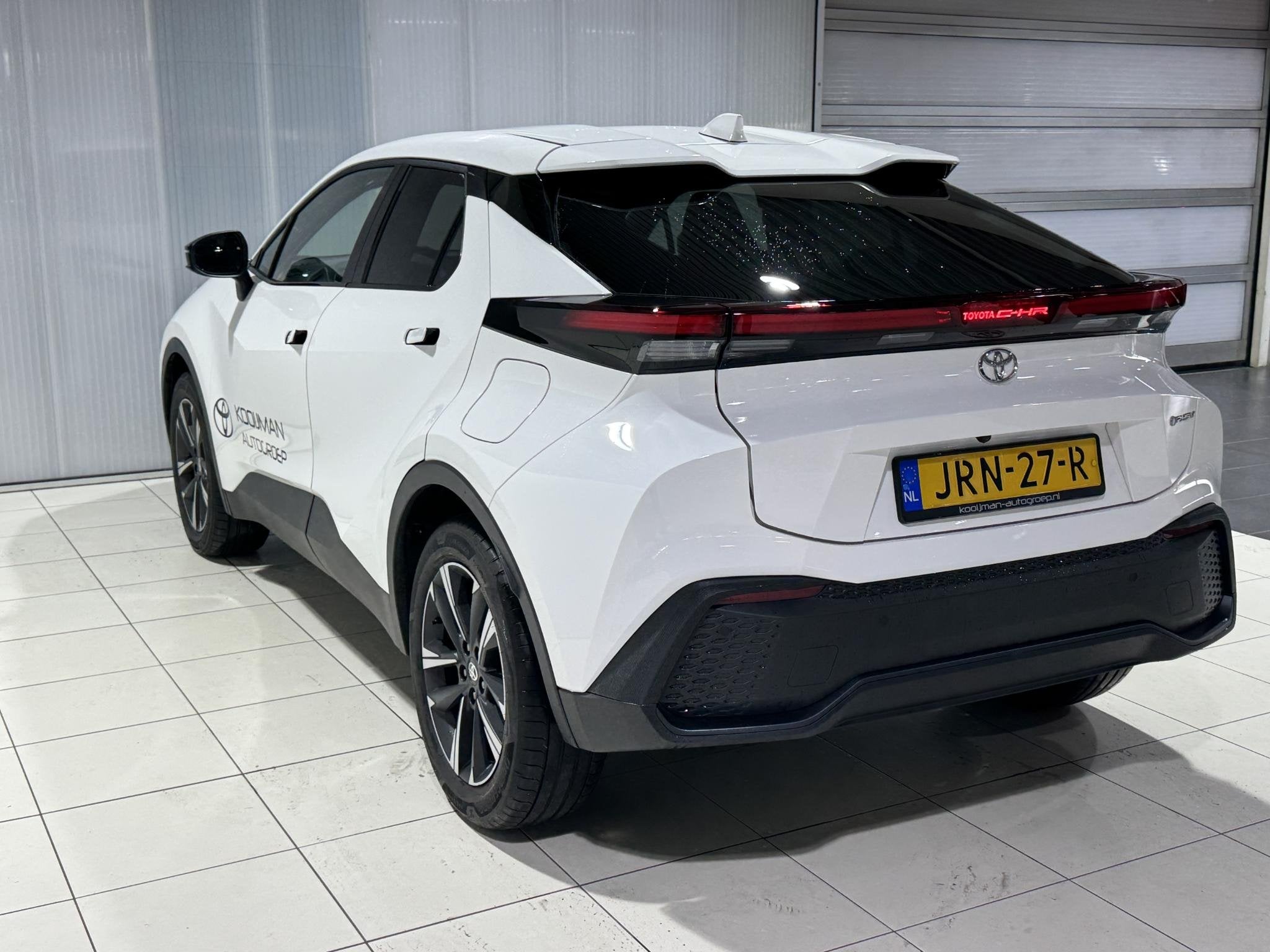 Toyota C-HR 2.0 Plug-in Hybrid 220 Dynamic Apple carplay/anr, Auto's, 4 cilinders, Wit, Bedrijf, Grijs