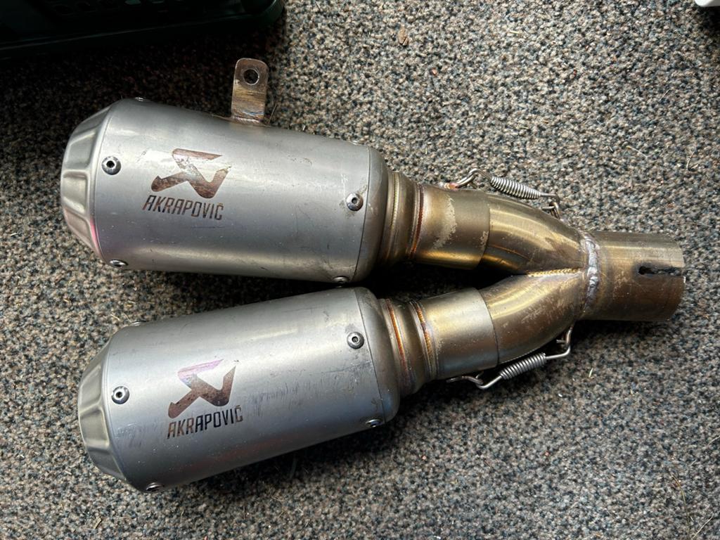 Akrapovic uitlaat met dubbele demper 50-60mm, Ophalen of Verzenden, Gebruikt