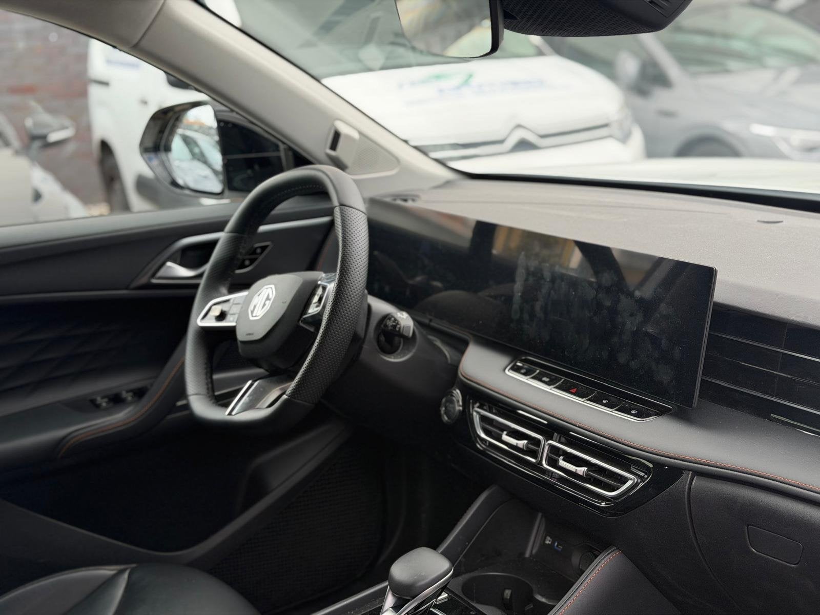 MG HS 1.5 PHEV Luxury | 100km Electrisch | Led Koplampen | N, Auto's, 12 maanden, Stof, 4 cilinders, Hybride Elektrisch/Benzine