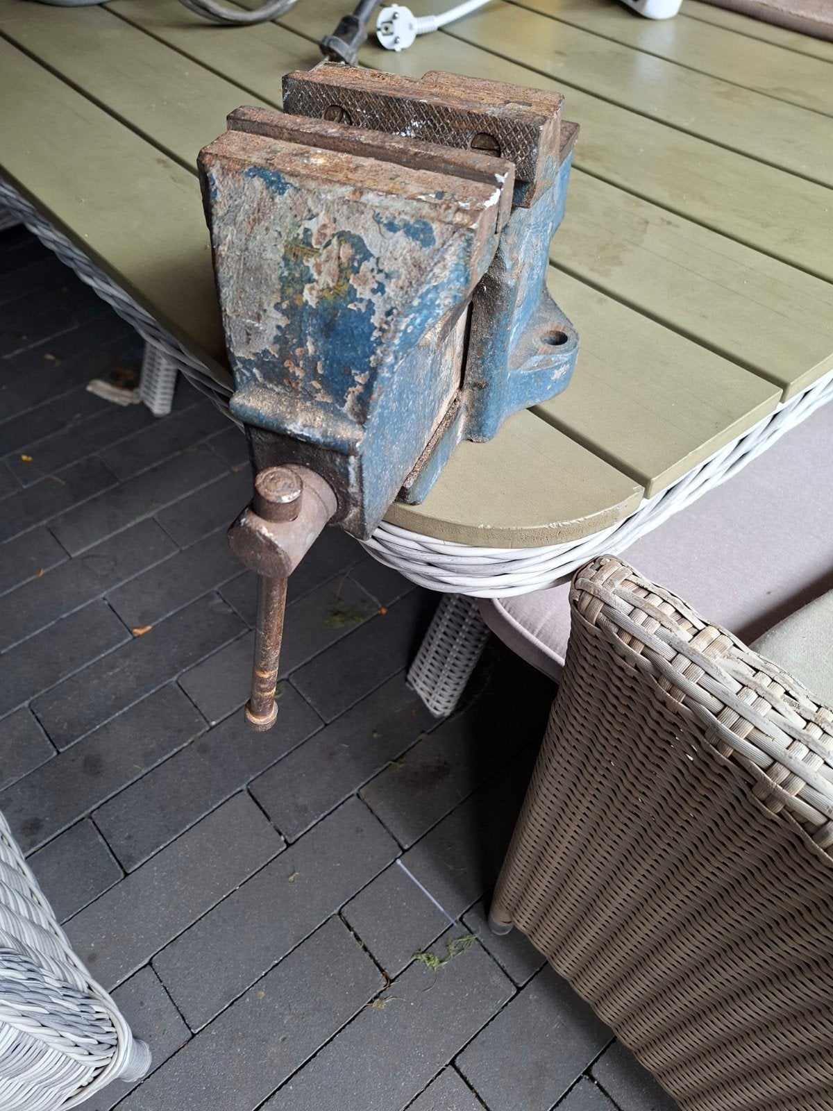 Oude bankschroef - Robuust en functioneel, Doe-het-zelf en Verbouw, Ophalen, Gebruikt, Bankschroef
