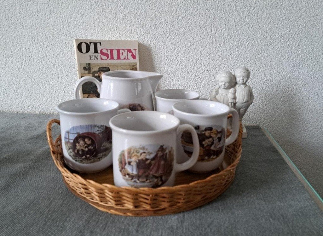 4 Ot en Sien mokken wit beeldje  prijs p/stuk, Ophalen of Verzenden, Gebruikt, Overige stijlen, Kop(pen) en/of Schotel(s)