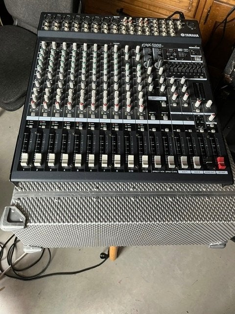 Yamaha EMX 5000, Muziek en Instrumenten, Ophalen, Zo goed als nieuw