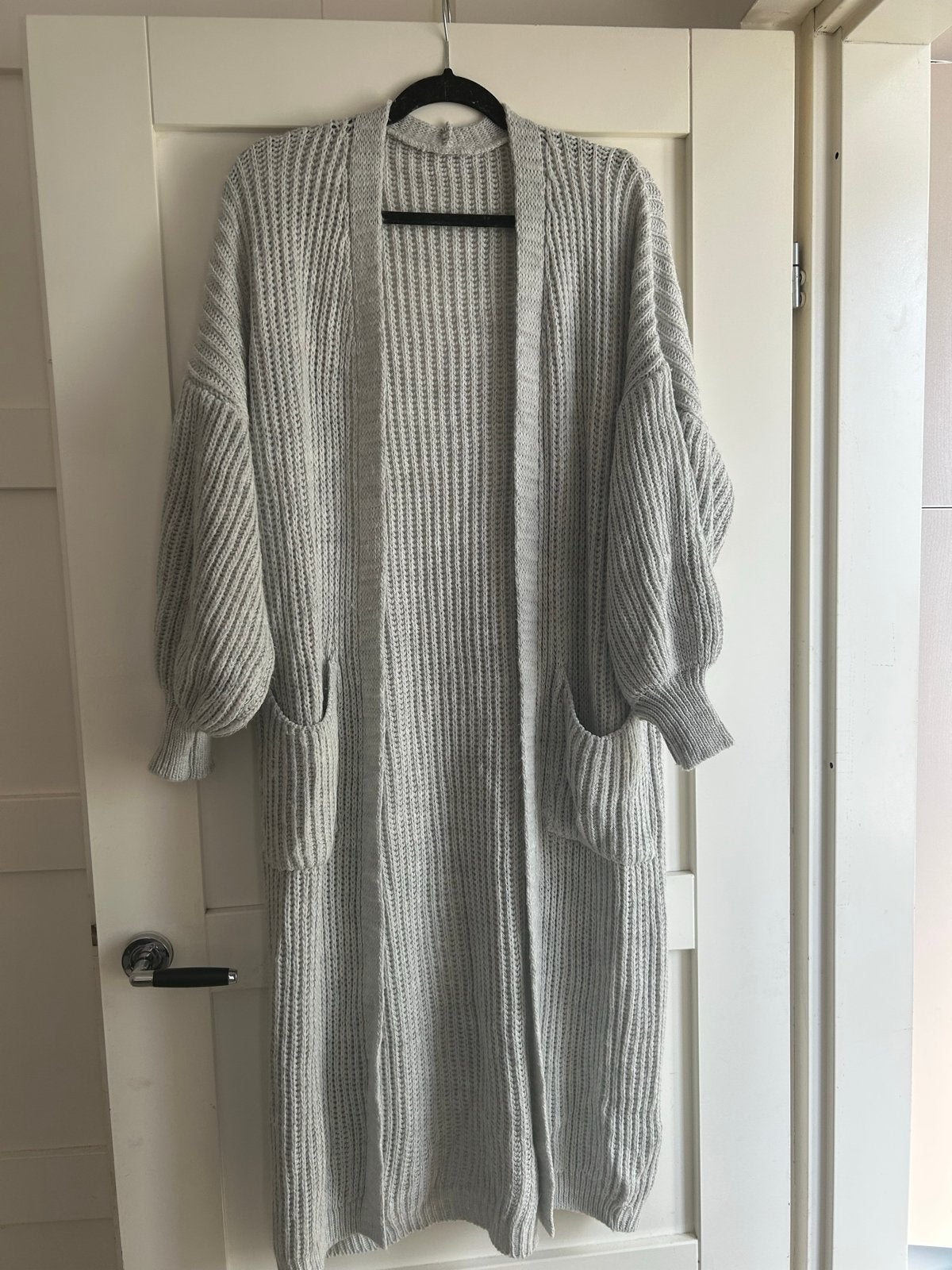 Lange gebreide cardigan met zakken - Grijs, Kleding | Dames, Truien en Vesten, Ophalen of Verzenden, Zo goed als nieuw, Maat 38/40 (M)
