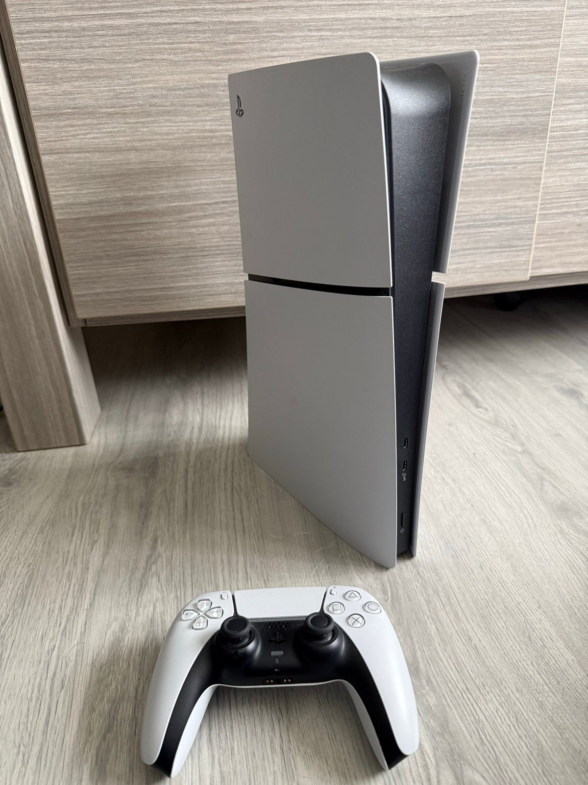 Playstation 5 Slim Digital 850GB met controller en kabels, Ophalen, Zo goed als nieuw, Playstation 5 Digital