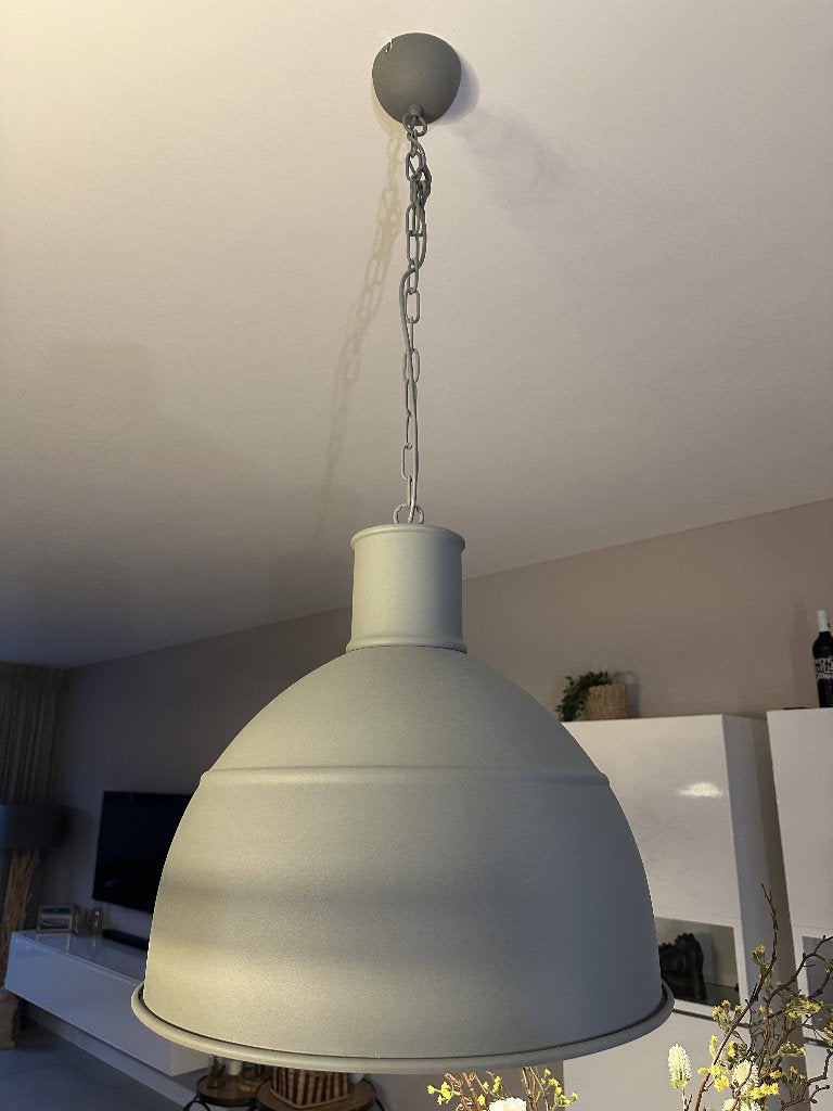 2 Grote industriële hanglampen (kleur: Grijs) te koop, Zo goed als nieuw, Metaal, Industrieel, E27 (groot)