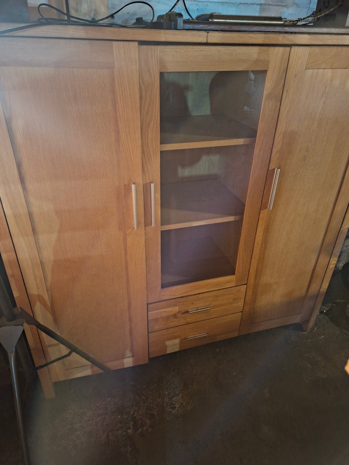 Houten kast met glazen deur en lades, Ophalen
