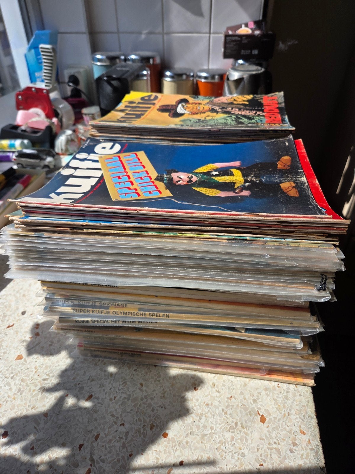 kuifje weekbladen/super kuifjes bananendoos vol, Boeken, Meerdere stripboeken, Verzenden, Gelezen