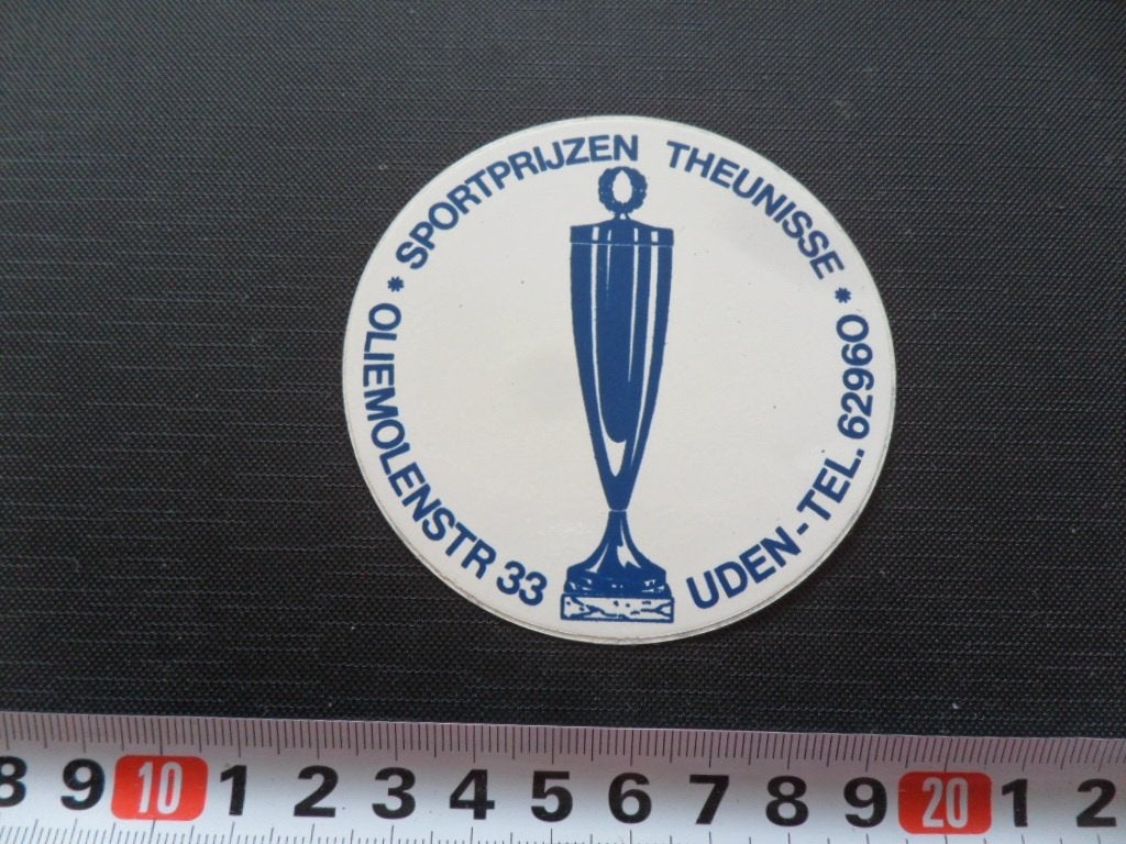 sticker uden oliemolenstraat 33 sportprijzen theunisse, Ophalen, Zo goed als nieuw