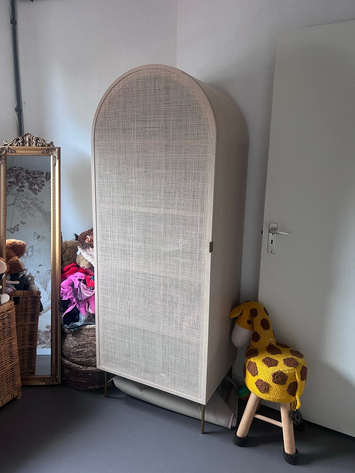 Maison du Monde Boekenkast/Kledingkast Rotan Boog, Huis en Inrichting, Ophalen, 50 tot 100 cm, Zo goed als nieuw, 150 tot 200 cm