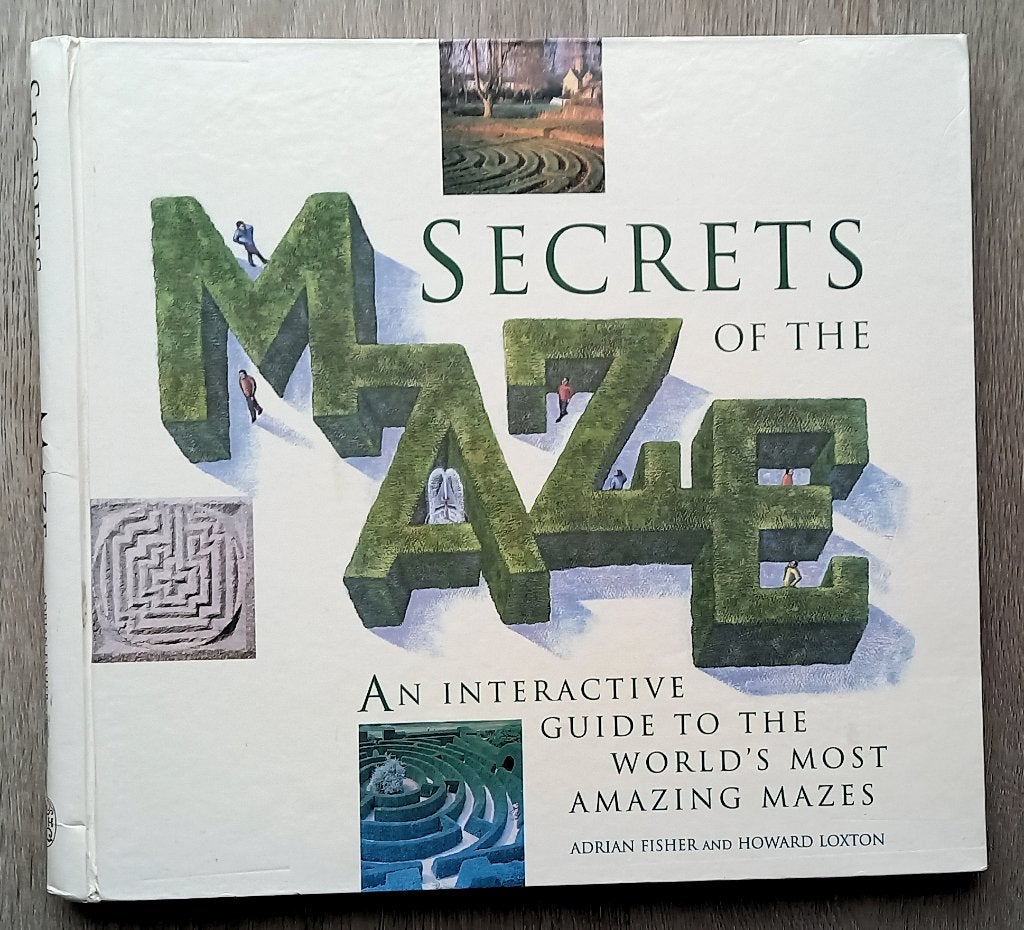 [Dolhoven] Secrets of the Maze - Dolhof interactieve gids, Ophalen of Verzenden, Gelezen, Europa