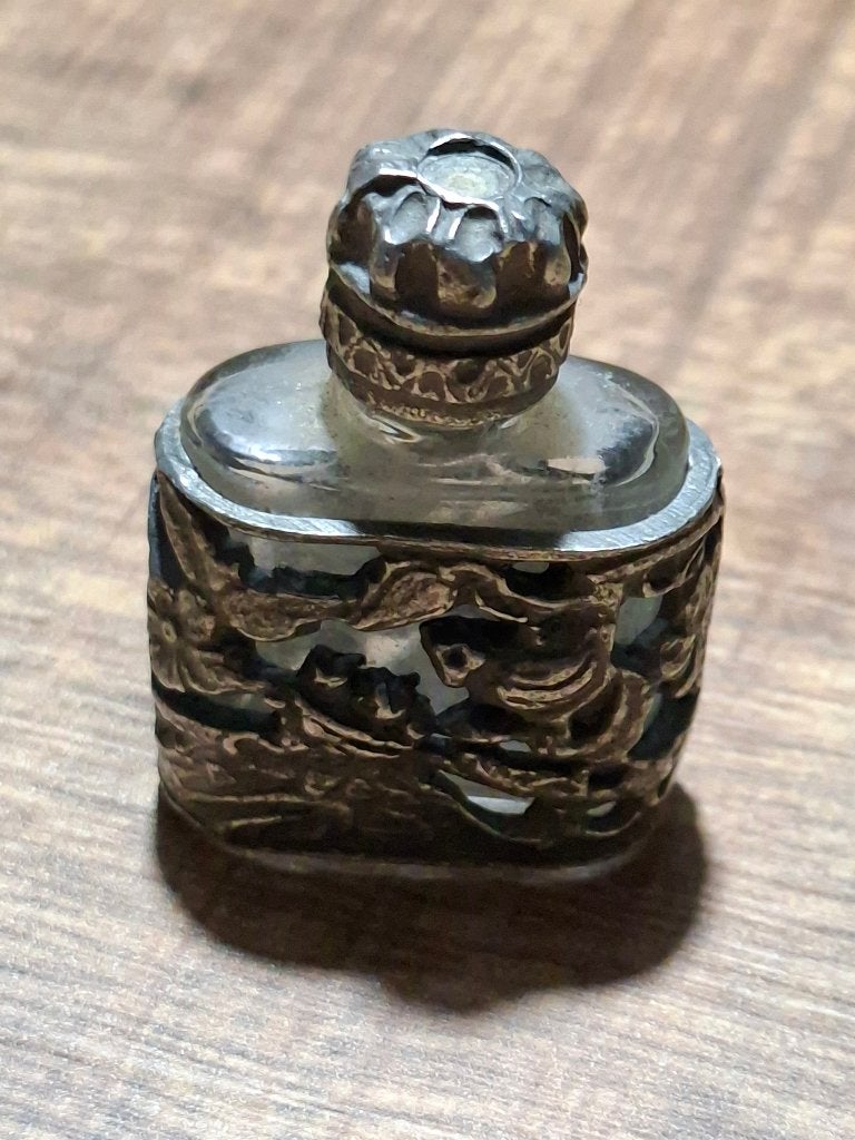 Antiek, zilver (kleurig) miniatuur parfumflesje, Ophalen of Verzenden, Zo goed als nieuw, Overige typen