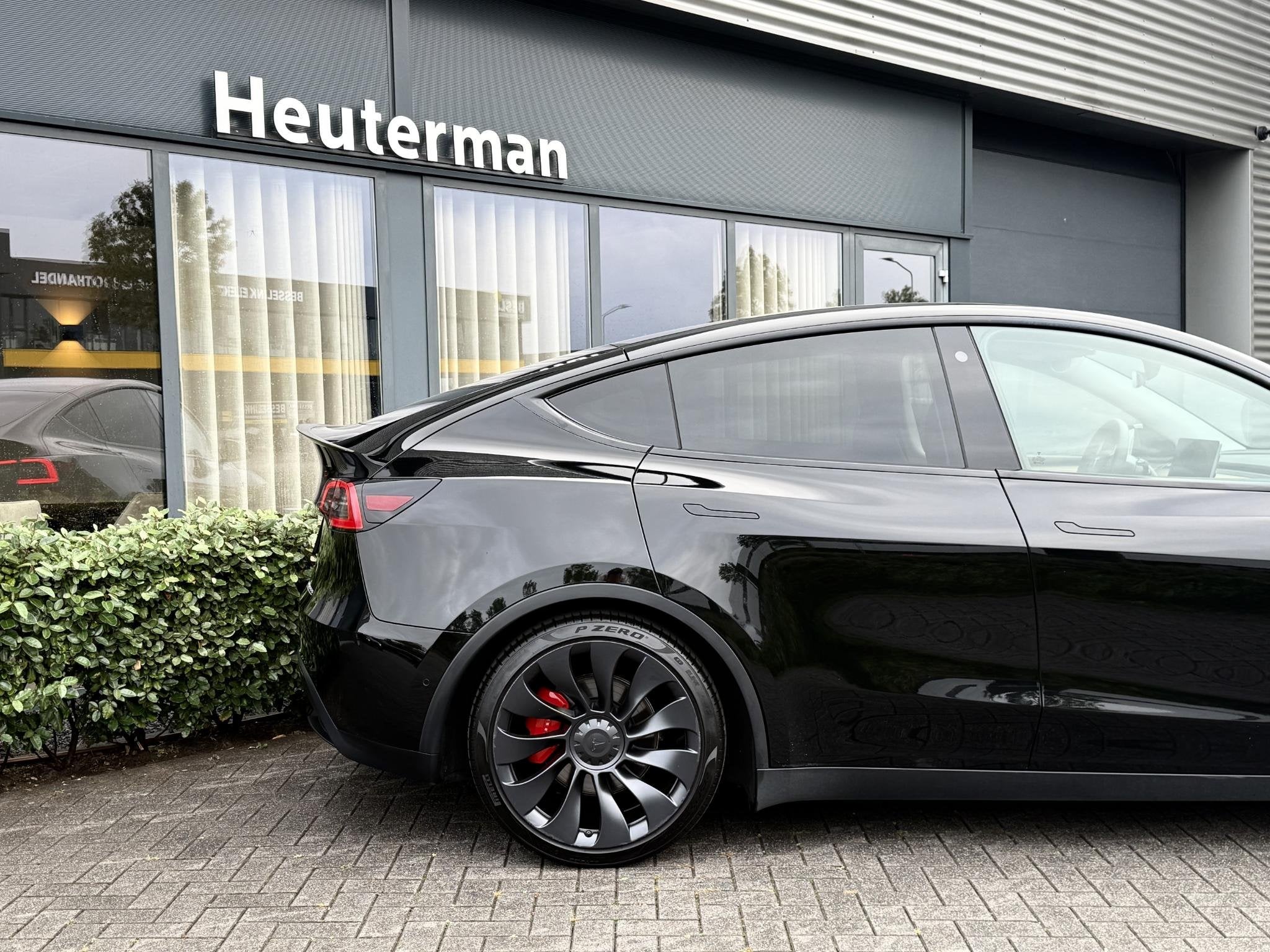 Foto 12 van Tesla Model Y Performance AWD/Pano/Autopilot