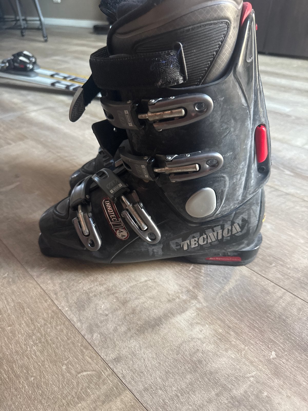 Tecnica Skischoenen - Maat 9.5 319mm, Overige merken, Gebruikt, Schoenen, Ophalen of Verzenden