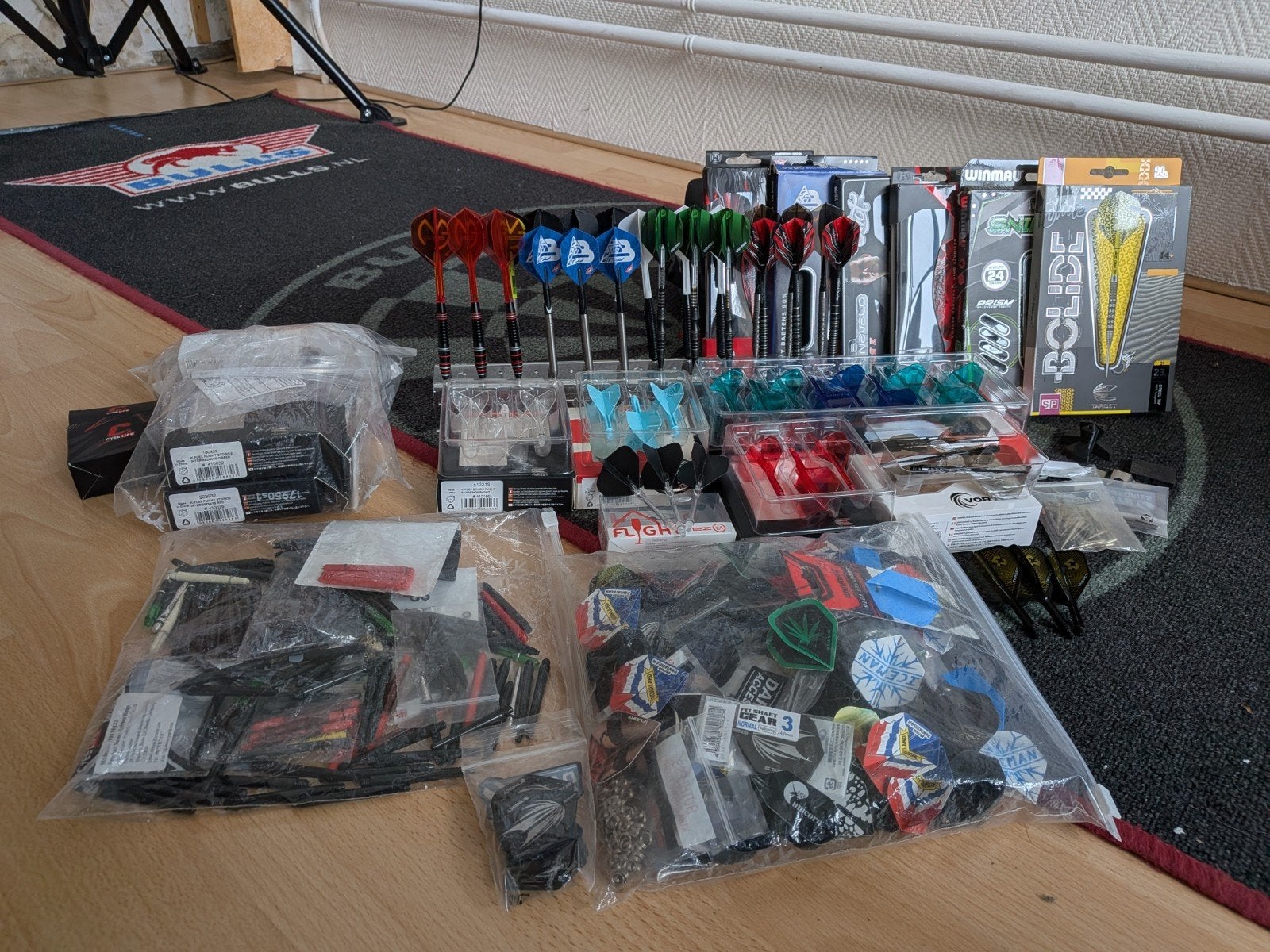 Grote partij dartpijlen, flights, shafts en accessoires, Ophalen of Verzenden, Zo goed als nieuw, Overige typen