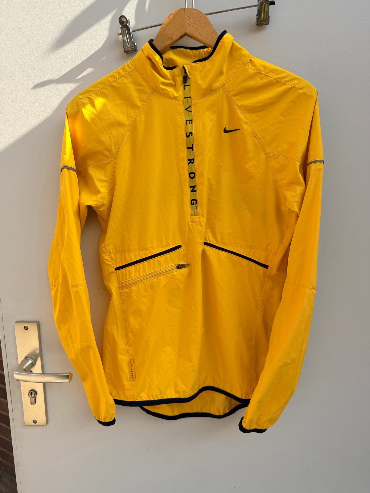 Nike Livestrong fietsjack hardloopjack - Maat XS, Geel, Ophalen of Verzenden, Zo goed als nieuw, Hardlopen of Fietsen