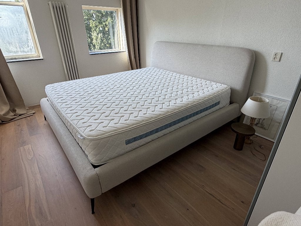 Bed met bedbodem | Bed with headboard 180cm x 200cm, Beige, Tweepersoons, Ophalen of Verzenden, Zo goed als nieuw