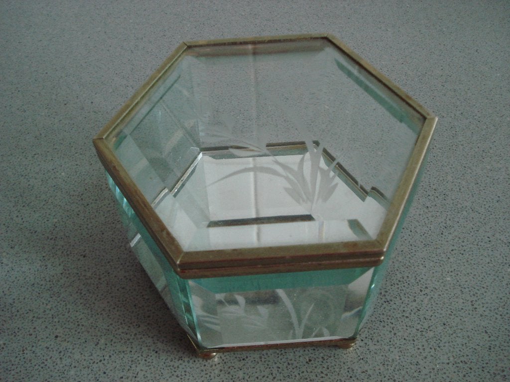 Glazen bakje, Ophalen