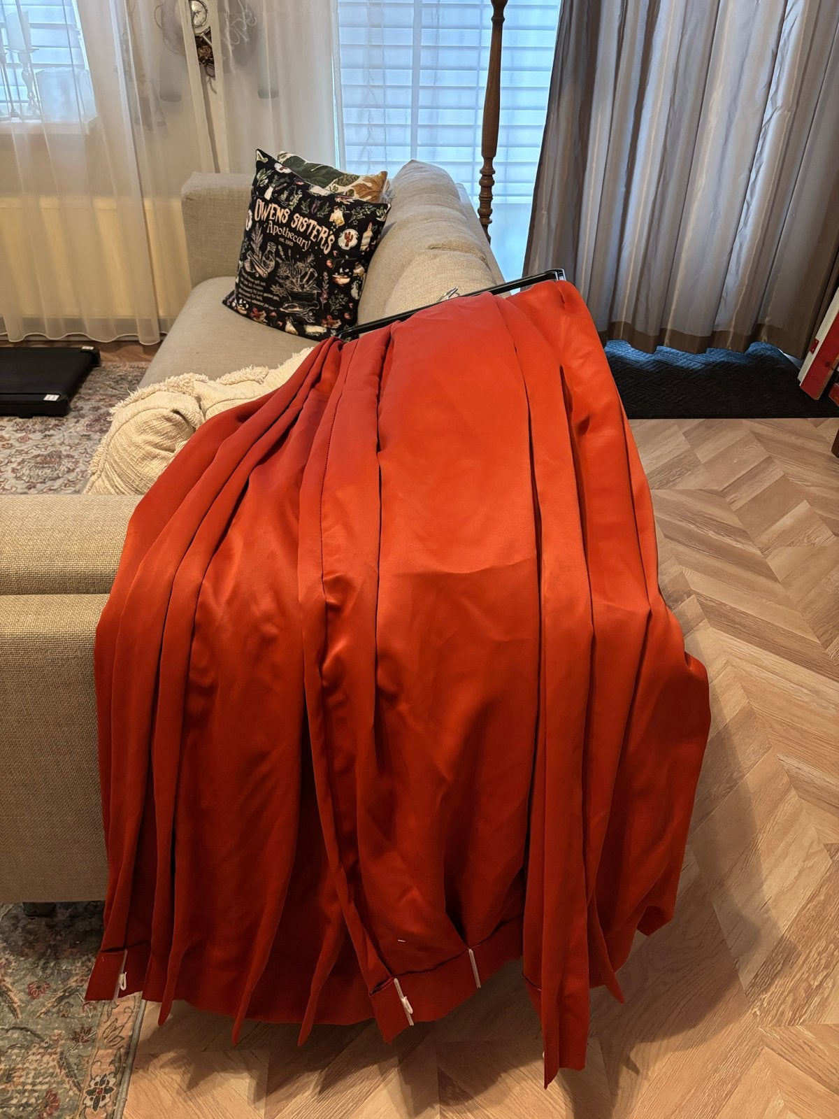 Twee nieuwe gordijnen - 160x252 cm, Huis en Inrichting, Ophalen, Met haken, Nieuw, Oranje